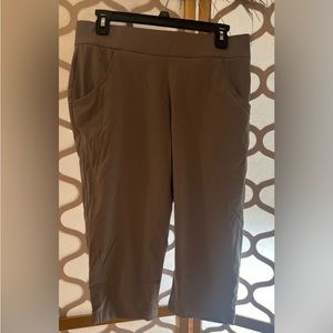 COLUMBIA Advanced
Repellency OMNI SHIELD
Khaki Capri Pants Womens
Size M/M